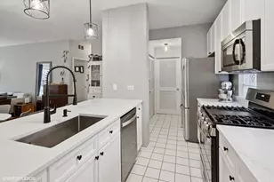 303 W Scott St, Chicago, IL 60610 - Photo 6