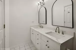303 W Scott St, Chicago, IL 60610 - Photo 12
