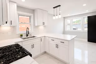 5742 W 63rd Pl, Chicago, IL 60638 - Photo 12