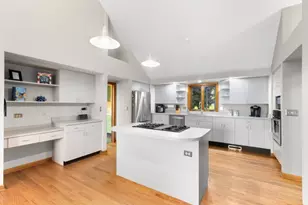 41W580 Rohrsen Rd, Elgin, IL 60124 - Photo 8