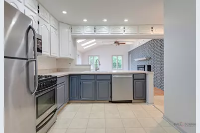 2508 Highland Drive, Lindenhurst, IL 60046 - Photo 16
