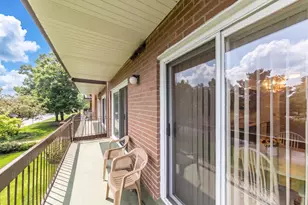8101 W Courte Dr, Niles, IL 60714 - Photo 20