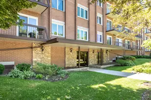 8101 W Courte Dr, Niles, IL 60714 - Photo 2