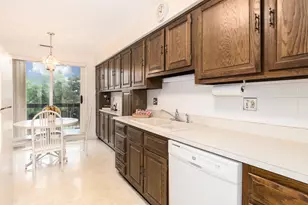 8101 W Courte Dr, Niles, IL 60714 - Photo 10