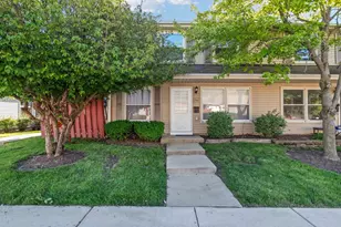 1796 Queensbury Cir, Hoffman Estates, IL 60169 - Photo 2