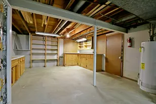 8808 S Pleasant Ave, Hickory Hills, IL 60457 - Photo 24
