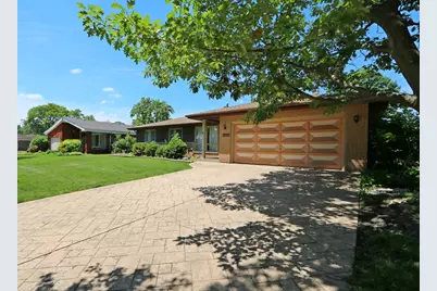 8808 S Pleasant Avenue, Hickory Hills, IL 60457 - Photo 2