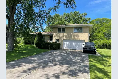 10 E Leon Lane, Prospect Heights, IL 60070 - Photo 1