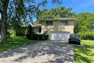 10 E Leon Ln, Prospect Heights, IL 60070 - Photo 1