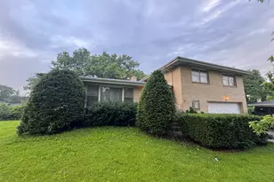 10 E Leon Ln, Prospect Heights, IL 60070 - Photo 2