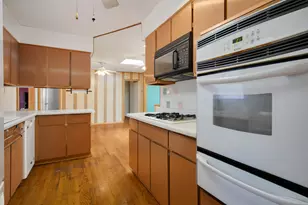 79 Eden Rd, Elk Grove Village, IL 60007 - Photo 10
