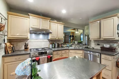 267 W Treehouse Lane, Round Lake, IL 60073 - Photo 6