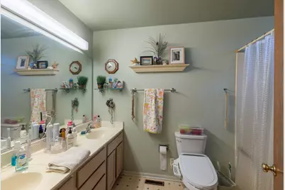 267 W Treehouse Lane, Round Lake, IL 60073 - Photo 12