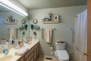 267 W Treehouse Ln, Round Lake, IL 60073 - Photo 12