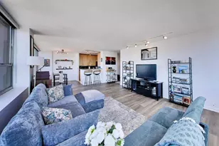 655 W Irving Park Rd, Chicago, IL 60613 - Photo 4