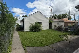 5216 W Melrose St, Chicago, IL 60641 - Photo 2