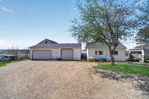 13730 Center Rd, Durand, IL 61024 - Photo 2