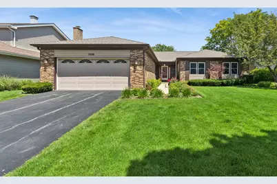 1108 E Oxford Lane, Arlington Heights, IL 60004 - Photo 1