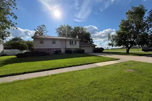 101 S Parkside Rd, Normal, IL 61761 - Photo 4