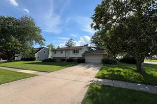 101 S Parkside Rd, Normal, IL 61761 - Photo 6