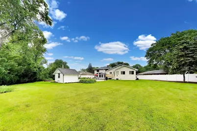 801 E Golfview Drive, Mount Prospect, IL 60056 - Photo 38
