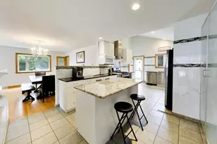 801 E Golfview Dr, Mount Prospect, IL 60056 - Photo 10