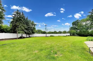 801 E Golfview Dr, Mount Prospect, IL 60056 - Photo 36