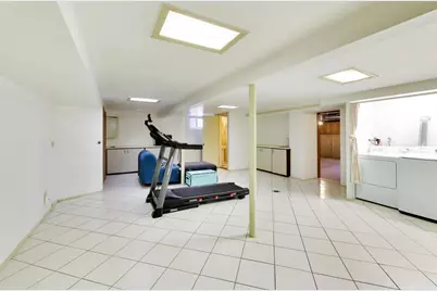 801 E Golfview Drive, Mount Prospect, IL 60056 - Photo 26