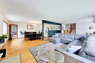 801 E Golfview Dr, Mount Prospect, IL 60056 - Photo 4