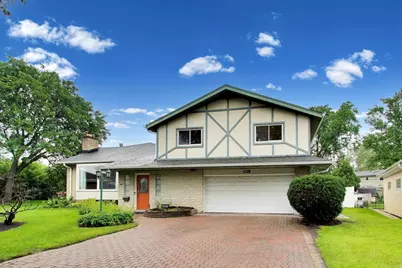 801 E Golfview Drive, Mount Prospect, IL 60056 - Photo 1