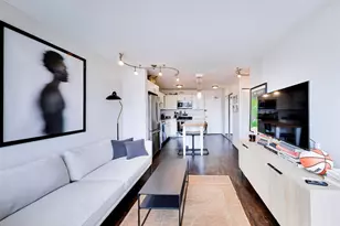 1460 N Sandburg Terrace, Chicago, IL 60610 - Photo 4