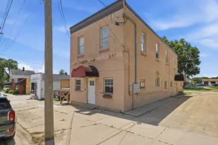 721 N Brinton Ave, Dixon, IL 61021 - Photo 2