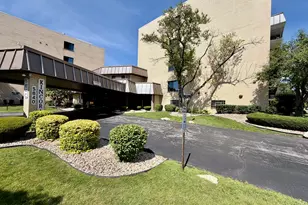 5840 W 104th St, Oak Lawn, IL 60453 - Photo 1