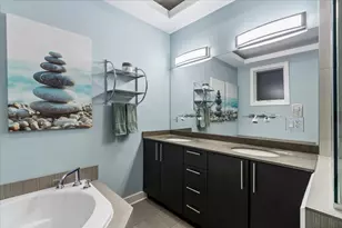 2455 W Walton St, Chicago, IL 60622 - Photo 16