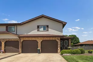 893 Meadow Ridge Ln, New Lenox, IL 60451 - Photo 1
