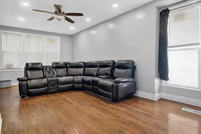 7931 S Muskegon Avenue, Chicago, IL 60617 - Photo 4