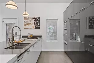 1339 W Ancona St, Chicago, IL 60642 - Photo 10