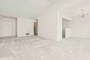2326 Knollwood Ct, Schaumburg, IL 60194 - Photo 6