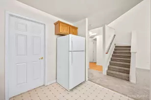 2741 Cobblestone Dr, Crystal Lake, IL 60012 - Photo 4