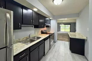2157 Harbor Town Cir, Champaign, IL 61821 - Photo 4