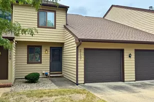 2157 Harbor Town Cir, Champaign, IL 61821 - Photo 2