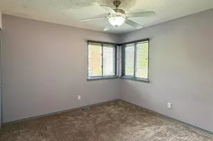 2157 Harbor Town Cir, Champaign, IL 61821 - Photo 10