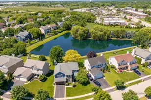 370 Ashford Ln, Grayslake, IL 60030 - Photo 2