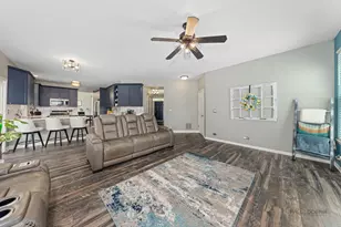 370 Ashford Ln, Grayslake, IL 60030 - Photo 12