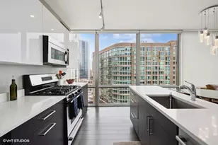 653 N Kingsbury St, Chicago, IL 60654 - Photo 8