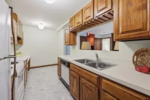 1806 Hemlock Pl, Schaumburg, IL 60173 - Photo 10