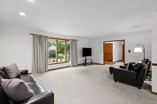 101 Carrol Gate Rd, Wheaton, IL 60189 - Photo 4