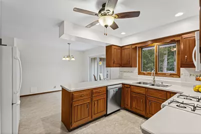 101 Carrol Gate Road, Wheaton, IL 60189 - Photo 6