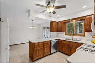 101 Carrol Gate Rd, Wheaton, IL 60189 - Photo 6