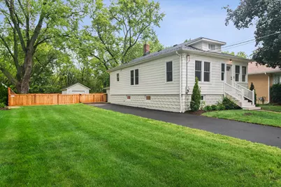 209 Raymond Avenue, Barrington, IL 60010 - Photo 2